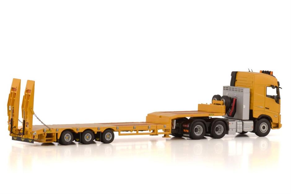 WSI Volvo FH5 6x2 semi lowloader