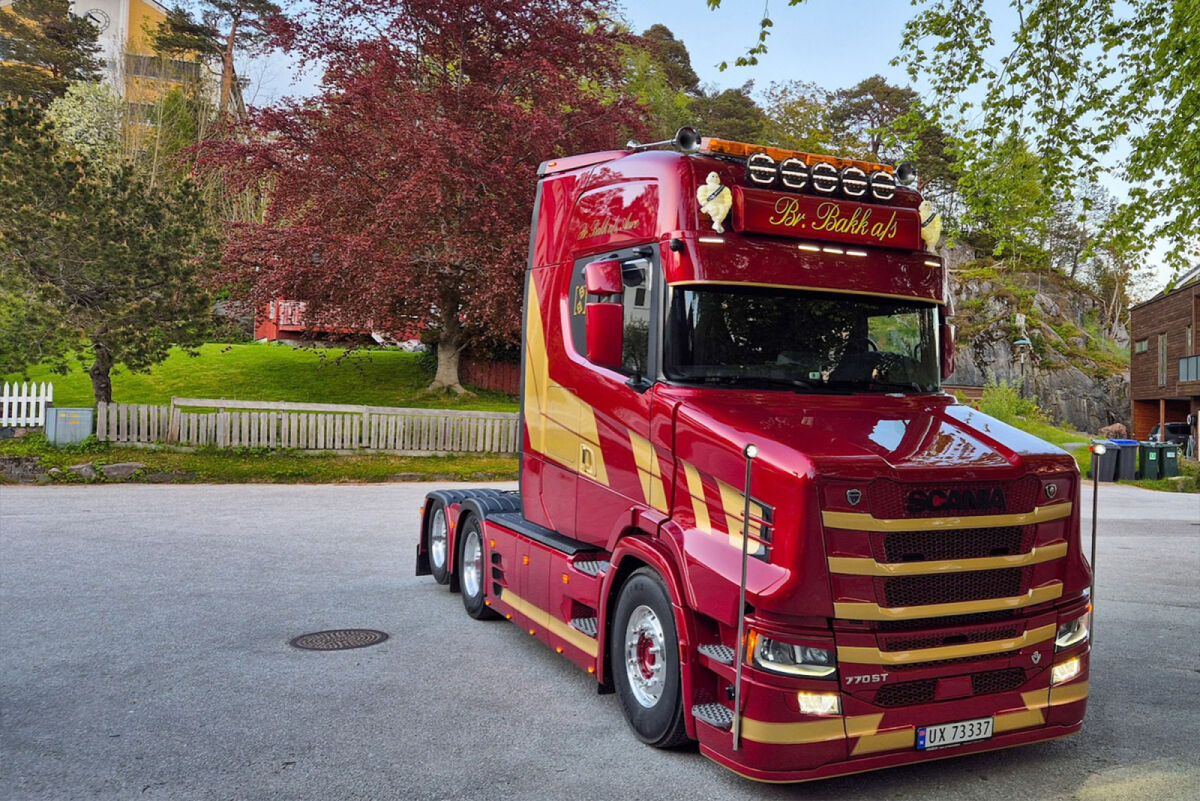 Br. Bakk a/s; VLASTUIN TORPEDO 6X2 TAG AXLE MOVING FLOOR TRAILER - 3 AXLE