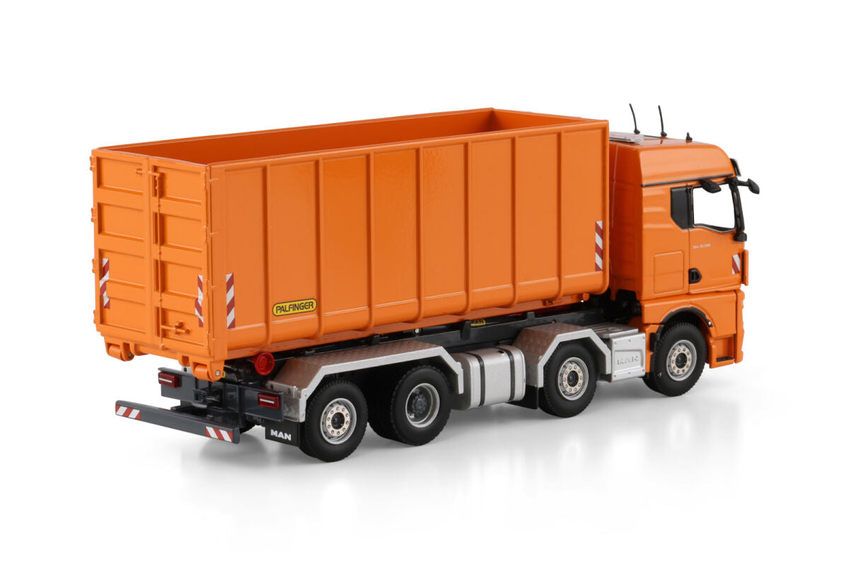 Premium Line; MAN TGX GM RIGED TRUCK WITH HOOKLIFT SYSTEM 8X2 TAG AXLE + 40M3 CONTAINER