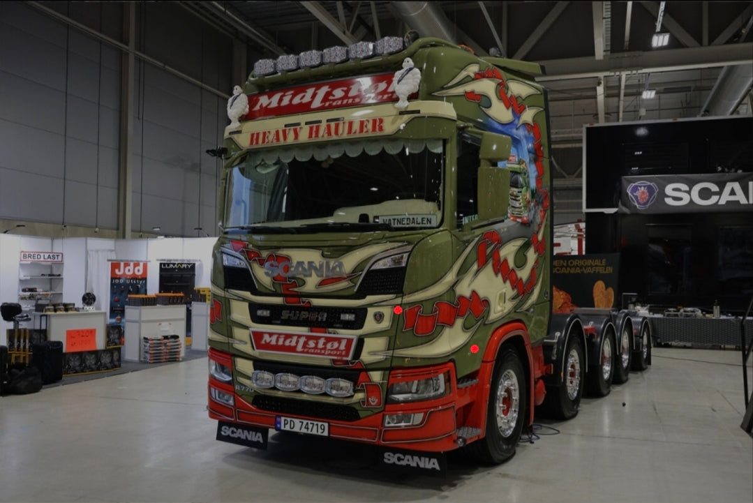 Midtstøl 8X4 with add on axle