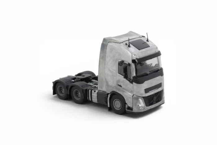 Building kit / Volvo FH05 Aero Globetrotter XL 6x4 tractor