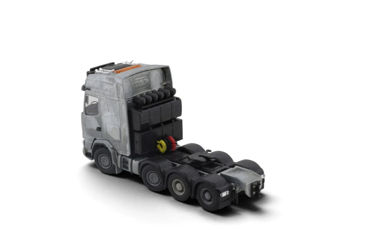 Building kit / DAF XG+ 8x4 tractor (EK)