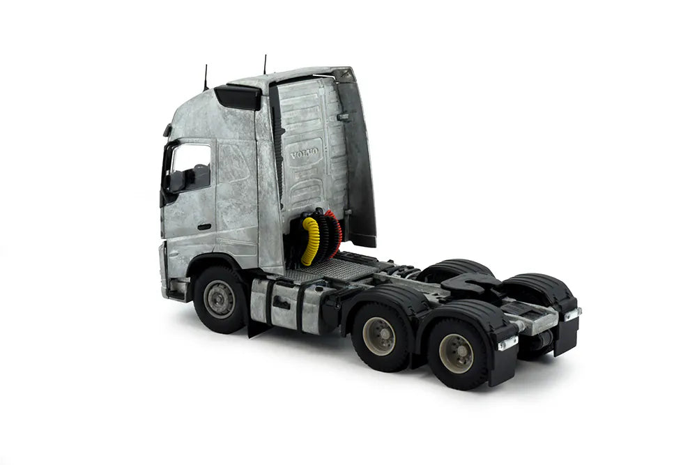 Volvo FH05 Globetrotter XL 6x4 tractor chassis kit