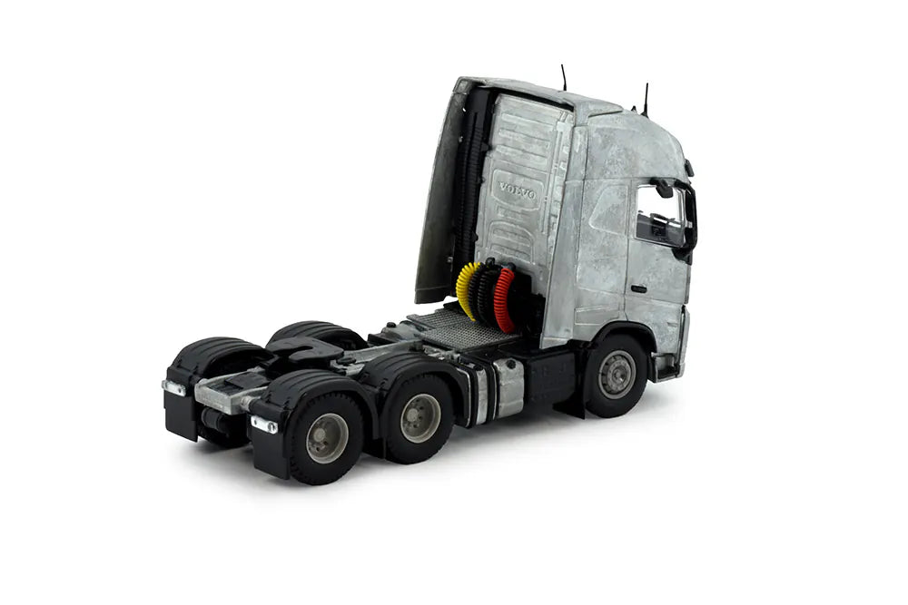 Volvo FH05 Globetrotter XL 6x4 tractor chassis kit