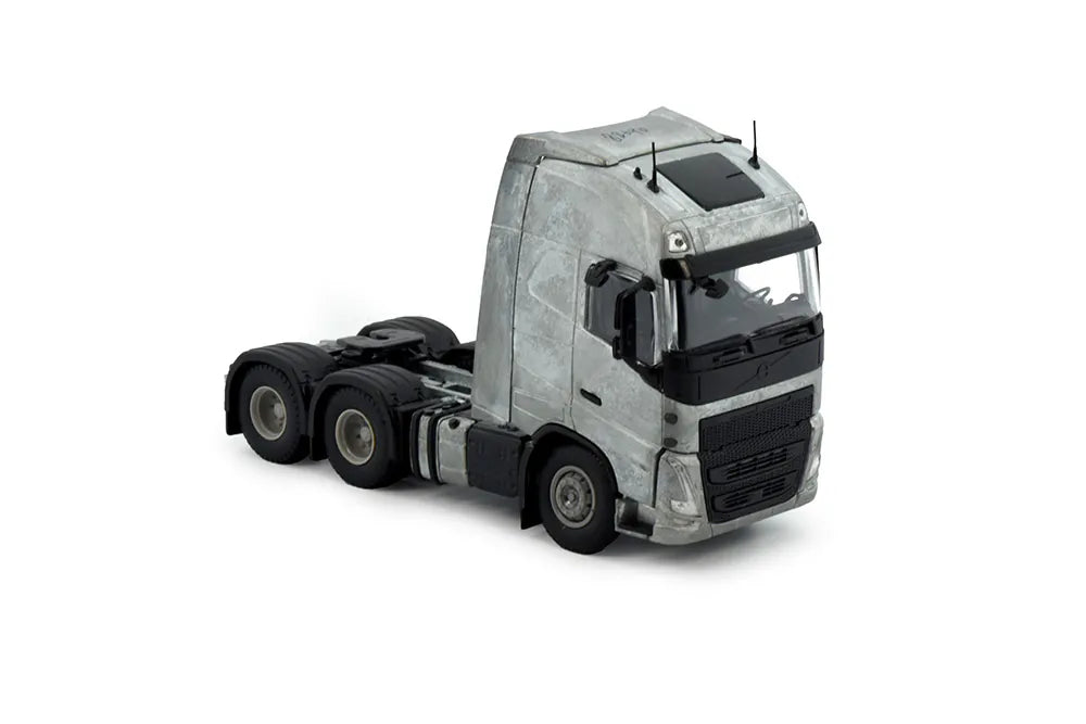 Volvo FH05 Globetrotter XL 6x4 tractor chassis kit