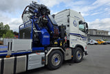 Hellerød Transport; VOLVO FH5 GLOBETROTTER RIGED FLATBED TRUCK 8X2 TAG AXLE WITH FASSI 1100 + JIB