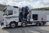 Hellerød Transport; VOLVO FH5 GLOBETROTTER RIGED FLATBED TRUCK 8X2 TAG AXLE WITH FASSI 1100 + JIB