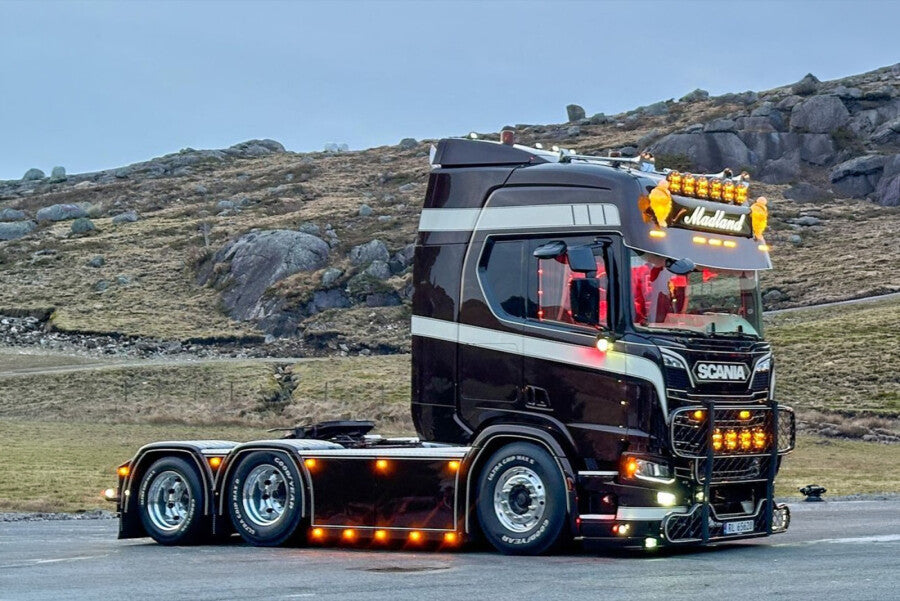 Madland; SCANIA R HIGHLINE CR20H 6X2 TAG