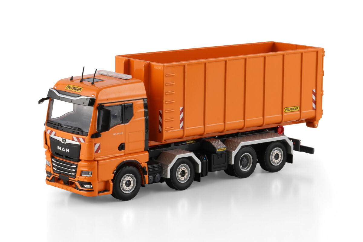 Premium Line; MAN TGX GM RIGED TRUCK WITH HOOKLIFT SYSTEM 8X2 TAG AXLE + 40M3 CONTAINER
