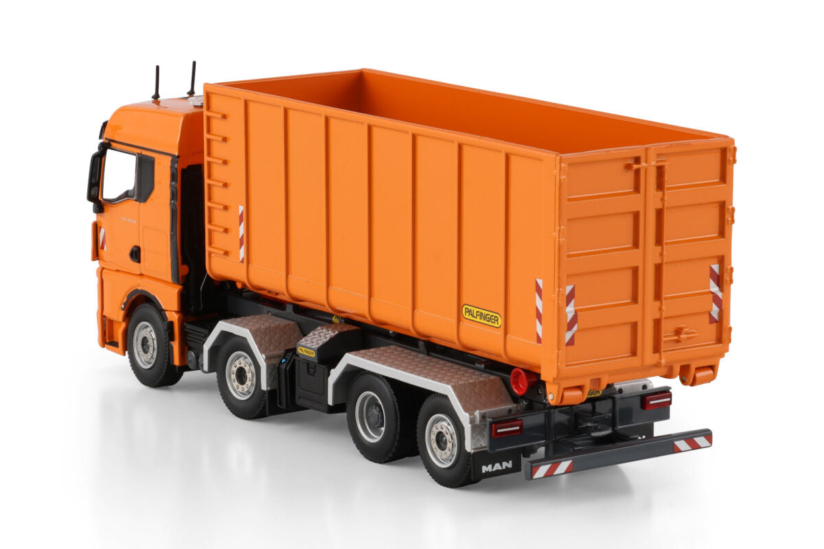 Premium Line; MAN TGX GM RIGED TRUCK WITH HOOKLIFT SYSTEM 8X2 TAG AXLE + 40M3 CONTAINER